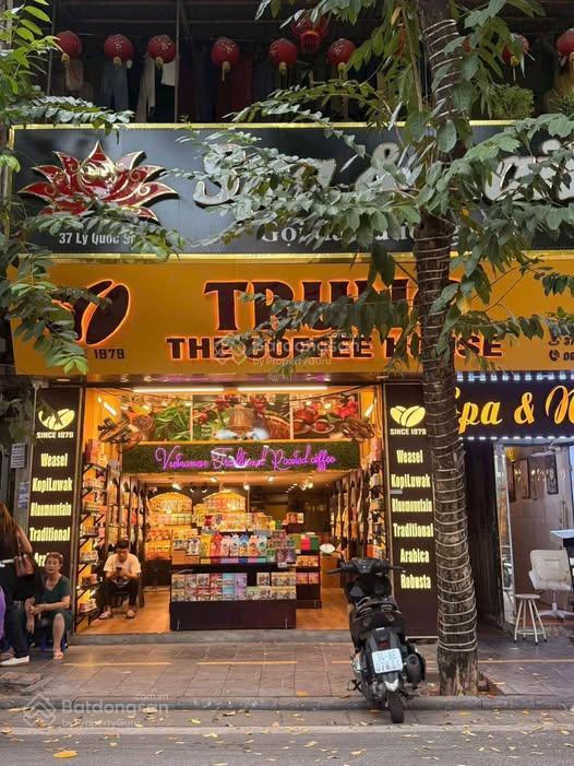 Cho thuê nhà mặt phố hàng bồ  diện tích 41m² x 3 tầng, mặt tiền 2.5m  vị trí đẹp phố cổ