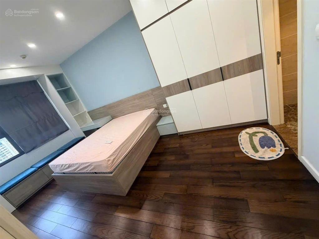 Chỉ 9,3 tỷ bao phí căn hộ 2 ngủ c7 d'capitale trần duy hưng ban công đông nam view hồ tầng trung