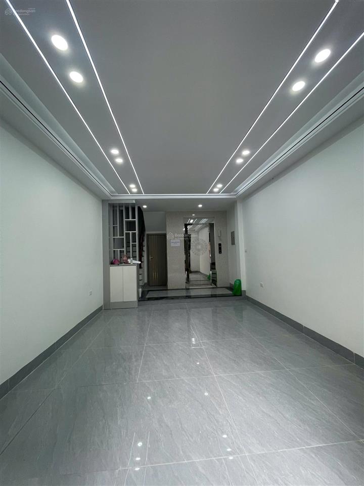 Bán nhà riêng tại định công hạ, 8 tỷ vnd, 34 m2 6 tầng thang máy, 4pn, 4wc, ô tô qua nhà