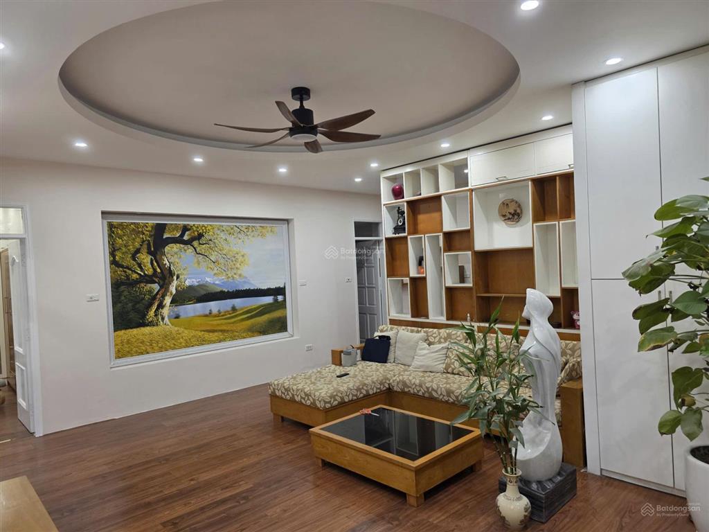 Căn góc 3 ngủ chung cư 34t hoàng đạo thúy dt 146m2 nhà full đồ tầng đẹp chỉ 85tr/m2