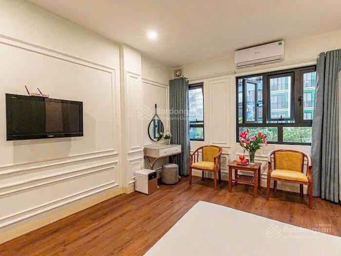 Bán gấp nhà mặt phố dt 61m xây 9 tầng giá 22 tỷ đang kinh doanh làm khách sạn tại triều khúc