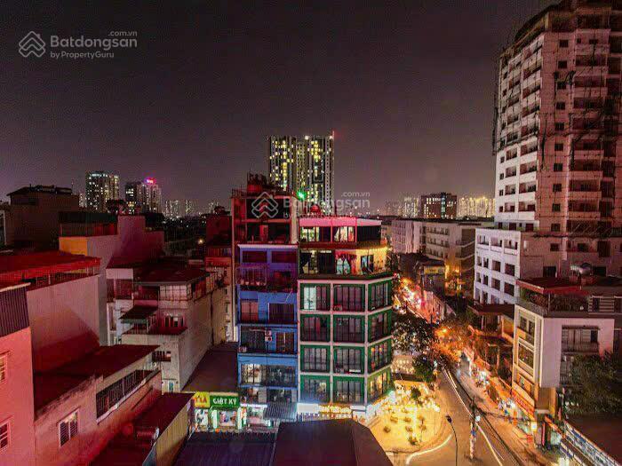 Bán khách sạn tại triều khúc dt 61m xây 9 tầng có 14 phòng khép kín đang kd có dòng tiền ổn định