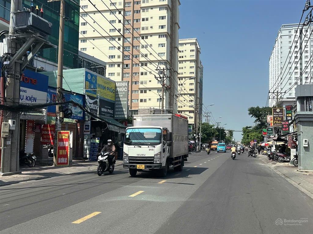 Nhà mtkd 5 lầu ngang 5.5m 176m2 ngay vincom nguyễn xí bình thạnh kd dòng tiền 34.9 tỷ. 0902 675 ***