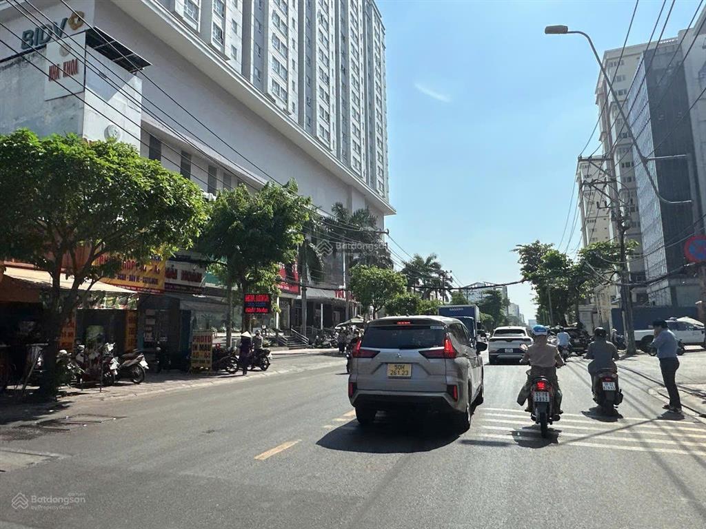 Nhà mtkd 5 lầu ngang 5.5m 176m2 ngay vincom nguyễn xí bình thạnh kd dòng tiền 34.9 tỷ. 0902 675 ***