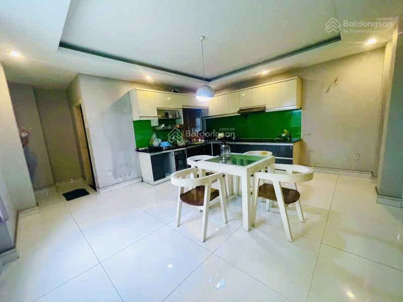 Nhà mtkd 5 lầu ngang 5.5m 176m2 ngay vincom nguyễn xí bình thạnh kd dòng tiền 34.9 tỷ. 0902 675 ***