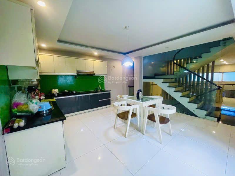 Nhà mtkd 5 lầu ngang 5.5m 176m2 ngay vincom nguyễn xí bình thạnh kd dòng tiền 34.9 tỷ. 0902 675 ***