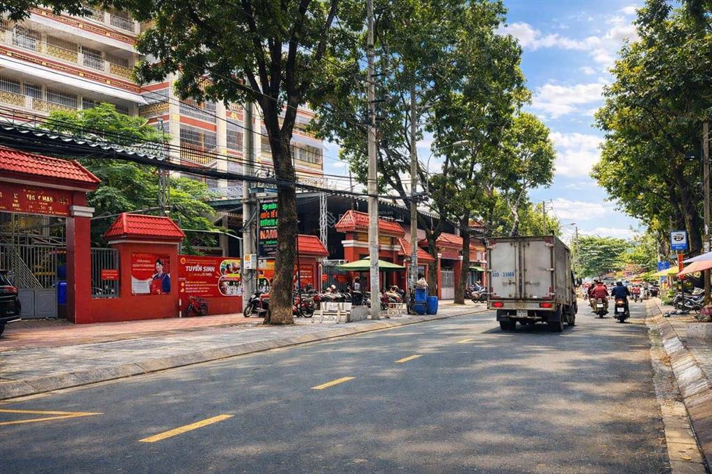 Chỉ 1 căn duy nhất ngang 5.1m mtkd ngay chợ rau lê văn thọ 122m2 4 lầu kd đỉnh 20 tỷ. 0902 675 ***