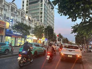 Bán Khách sạn ngay Emart Phan Văn Trị 5 lầu 13P DTS 255m2 khai thác 100tr chỉ 13.9 tỷ.