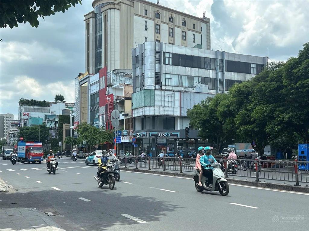 Bán tòa nhà 8l 209m2 ngang 11m có hầm tn 135tr mtkd view góc nguyễn văn đậu 43 tỷ hơn. 0902 675 ***