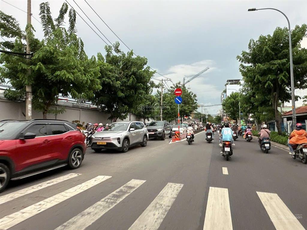 Ngộp bank chỉ 10 tỷ xíu có nhà 5 tầng hxh 1 trục quang trung 88m² có t.máy gần emart 2. 0902 675 ***