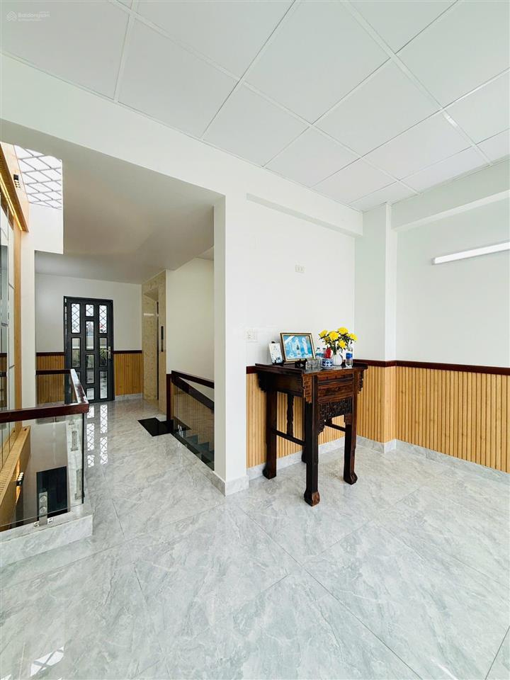 Ngộp bank chỉ 10 tỷ xíu có nhà 5 tầng hxh 1 trục quang trung 88m² có t.máy gần emart 2. 0902 675 ***
