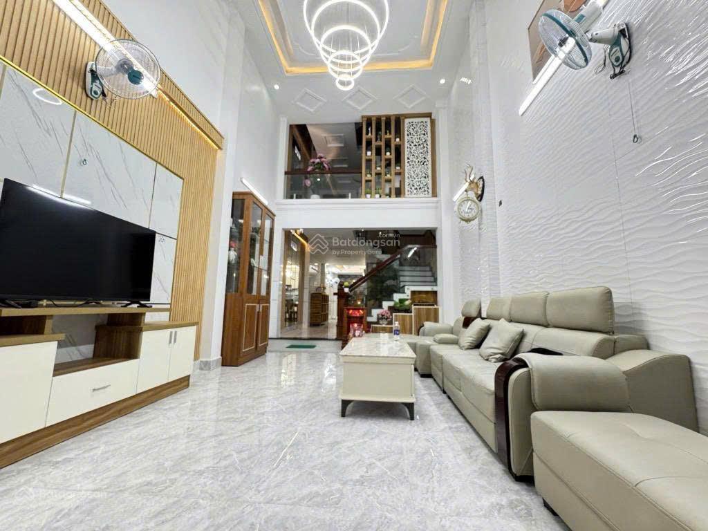 Ngộp bank chỉ 10 tỷ xíu có nhà 5 tầng hxh 1 trục quang trung 88m² có t.máy gần emart 2. 0902 675 ***