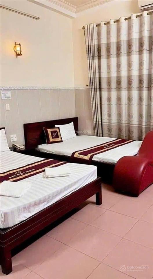 Bán khách sạn 2 mặt tiền hà huy giáp 5 lầu 16p ngang 4.5m 90m2 giáp gò vấp nhỉnh 15 tỷ. 0902 675 ***