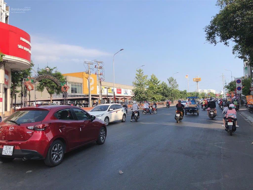 Bán chdv 4 lầu hẻm 1 sẹc 310 dương quảng hàm ngang 4.5m 86m2 9pn khoán 30tr chỉ 11.5 tỷ. 0902 675 ***