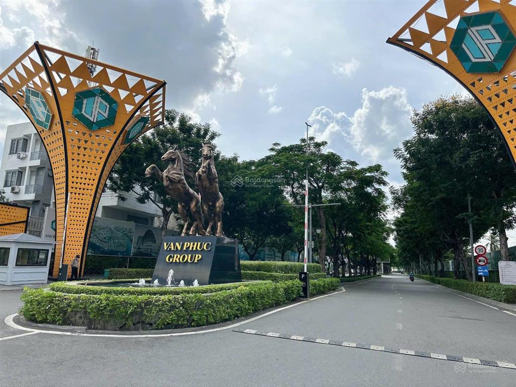 Đất vàng ngang 12m 960m2 mặt tiền quốc lộ 13 tiện xây tòa nhà ngay vạn phúc chỉ 135 tỷ. 0902 675 ***