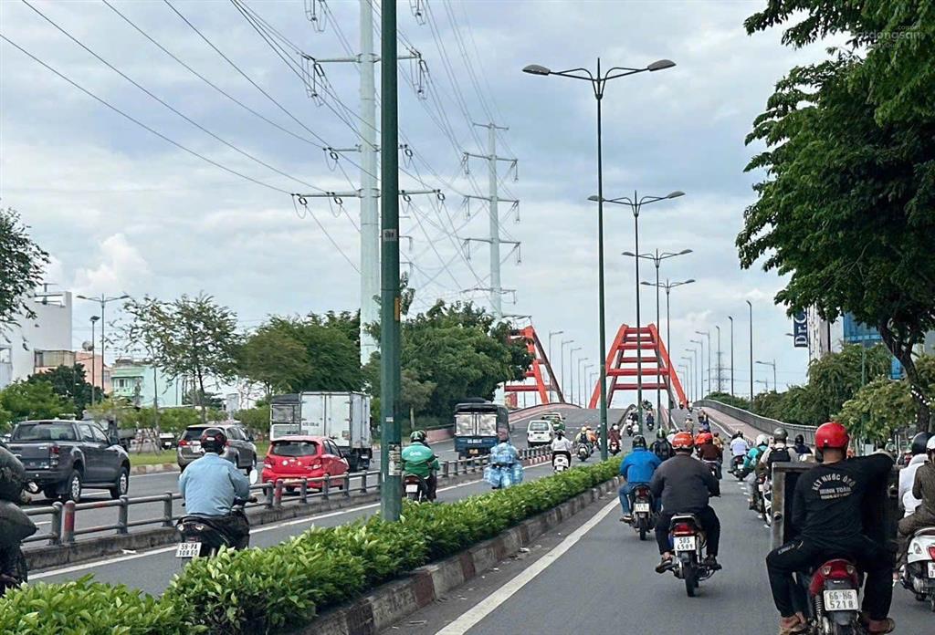 Đất vàng ngang 12m 960m2 mặt tiền quốc lộ 13 tiện xây tòa nhà ngay vạn phúc chỉ 135 tỷ. 0902 675 ***
