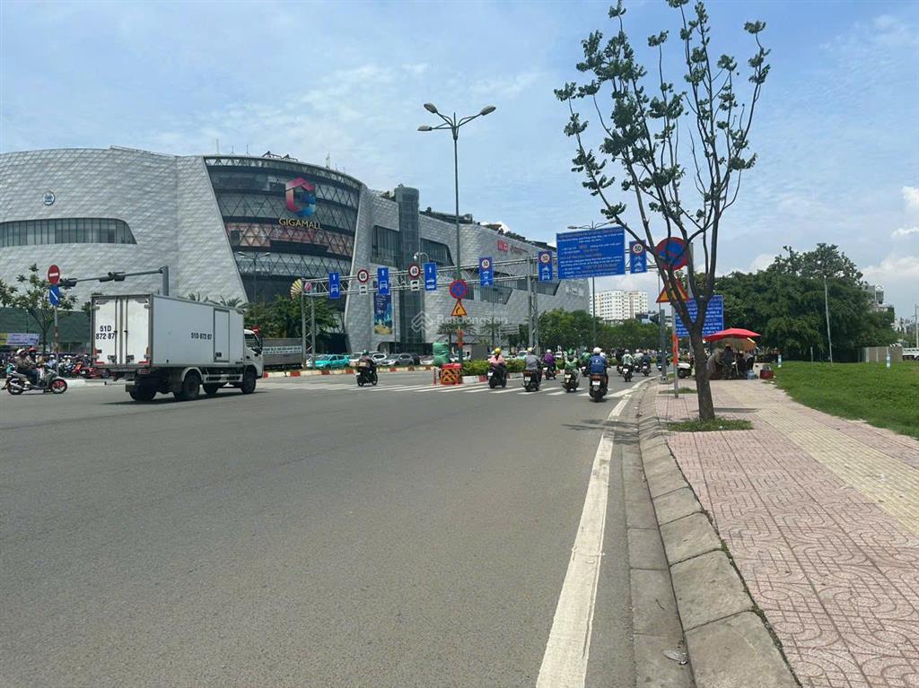 Đất vàng ngang 12m 960m2 mặt tiền quốc lộ 13 tiện xây tòa nhà ngay vạn phúc chỉ 135 tỷ. 0902 675 ***