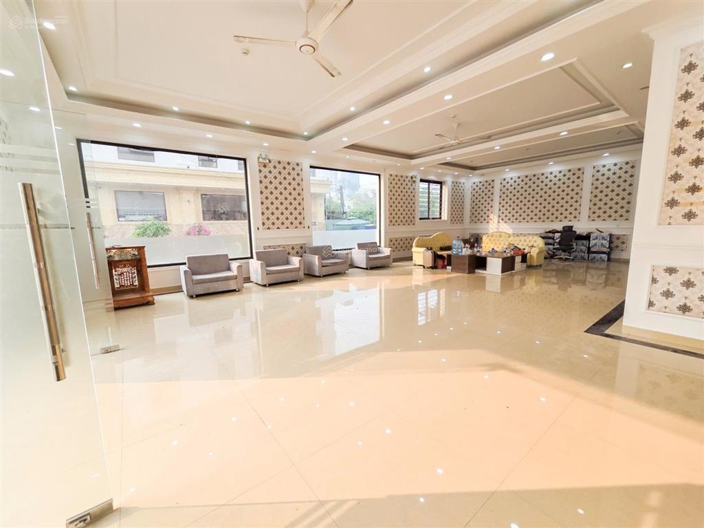 Cho thuê mặt bằng kinh doanh hoặc văn phòng làm việc 100m2 lô góc 2 mặt tiền, tầng 1 thuận tiện kd