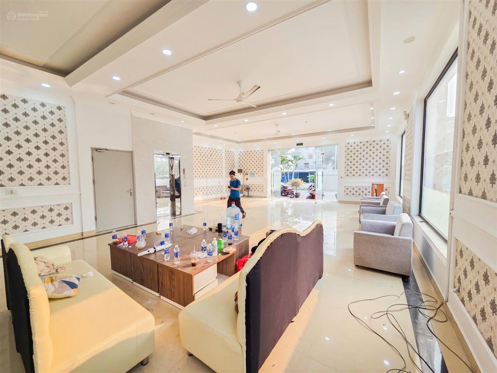 Cho thuê mặt bằng kinh doanh hoặc văn phòng làm việc 100m2 lô góc 2 mặt tiền, tầng 1 thuận tiện kd