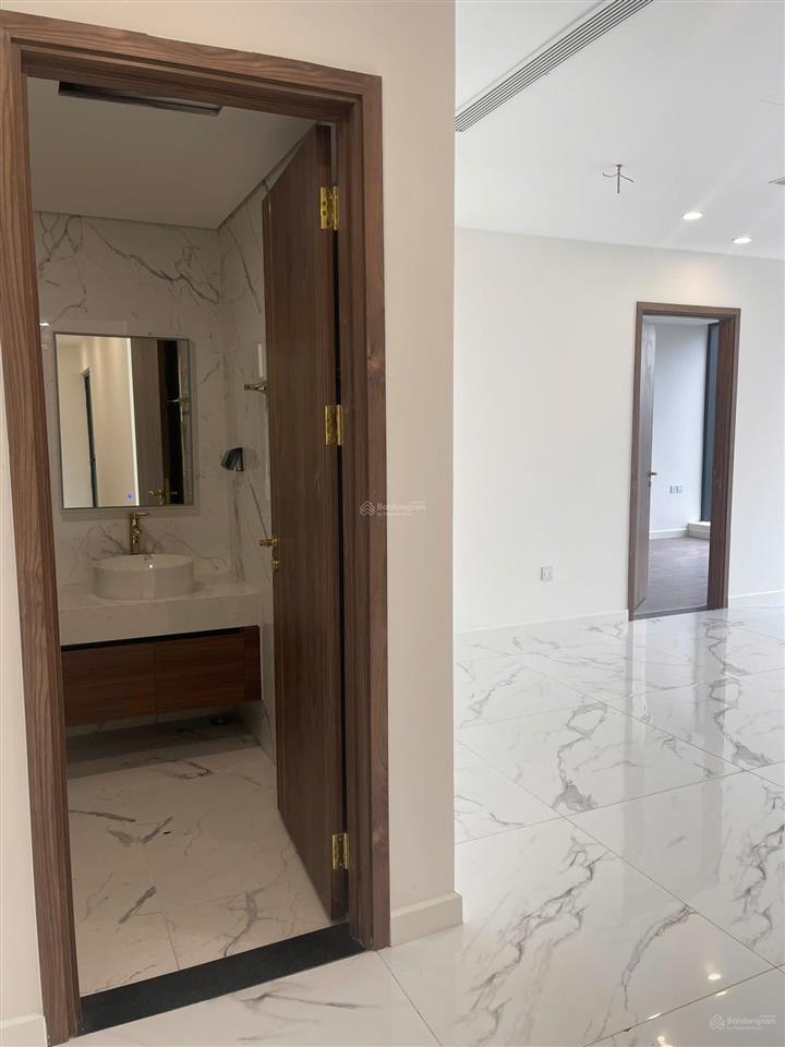 Cho thuê căn 2 ngủ 95m2 chung cư capital 102 trường chinh đồ cơ bản 14tr5/tháng call 0915 825 ***