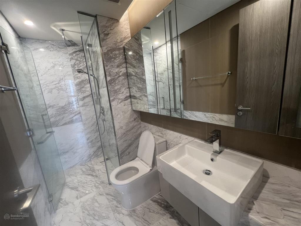 Cho thuê 1 ngủ + a3 lumiere nhà cơ bản có lắp thêm rèm giàn phơi, giá chỉ 9 triệu/tháng