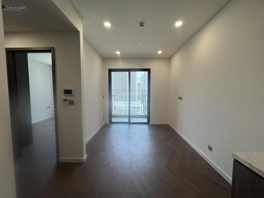 Cho thuê 1 ngủ + a3 lumiere nhà cơ bản có lắp thêm rèm giàn phơi, giá chỉ 9 triệu/tháng