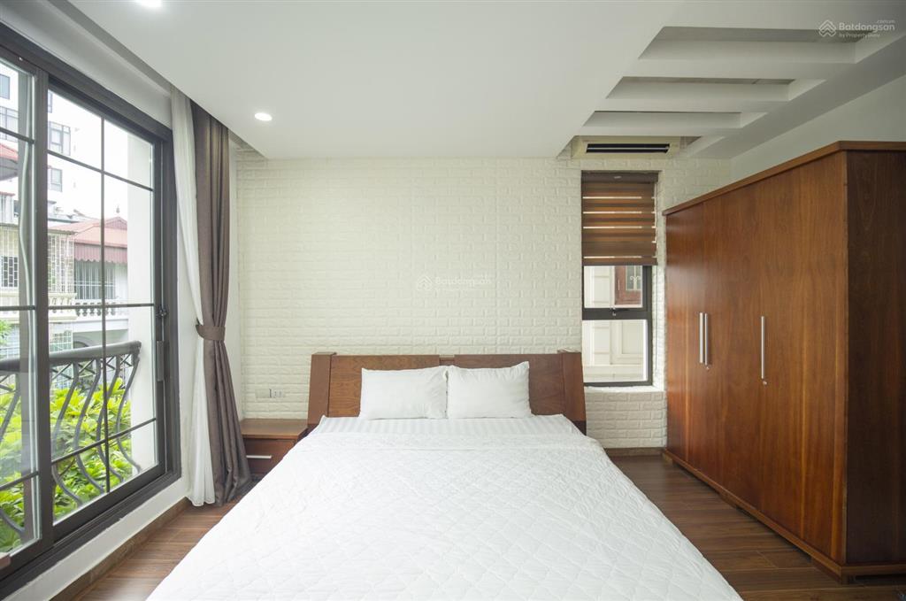 Cho thuê chdv tầng 3 full đồ phố đào tấn  cạnh lotte vào ở luôn có xuất hoá đơn vat view thoáng
