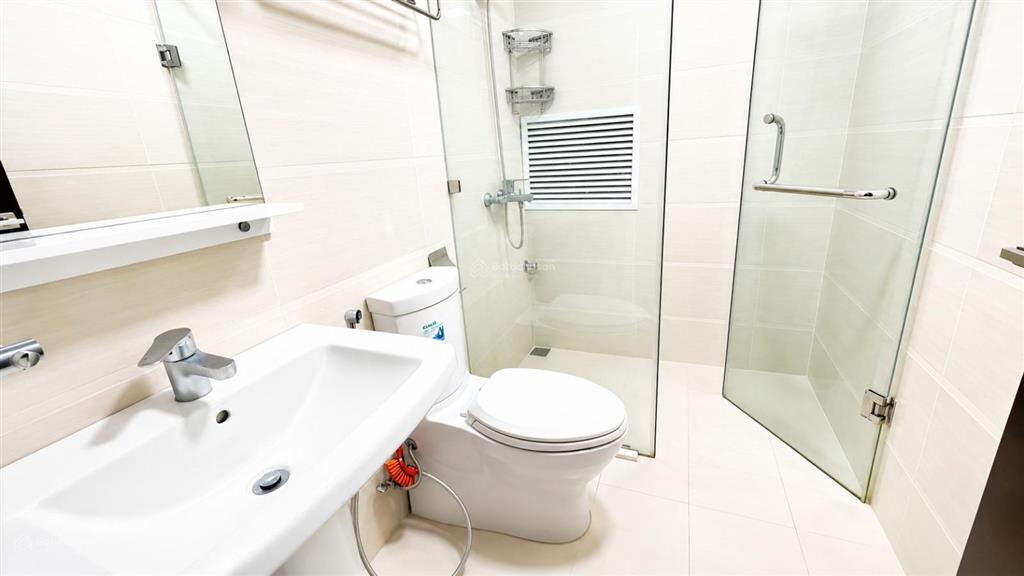 Cho thuê chdv 2 pn full đồ tầng 5 phố kim mã  vào ở luôn  có xuất vat  bv 24/24h  view đẹp