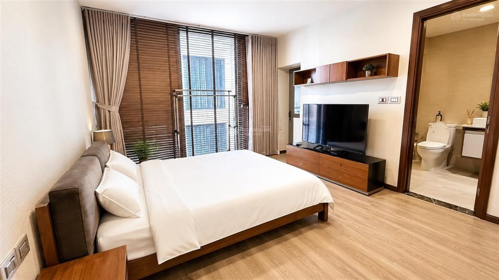 Cho thuê chdv 2 pn full đồ tầng 5 phố kim mã  vào ở luôn  có xuất vat  bv 24/24h  view đẹp