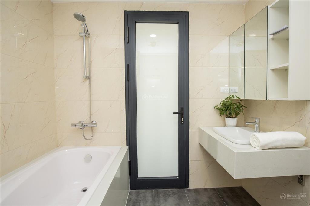Cho thuê chdv studio 45m2 full đồ đẹp tại phố linh lang  vào ở luôn  có xuất vat  có bv 24/24h