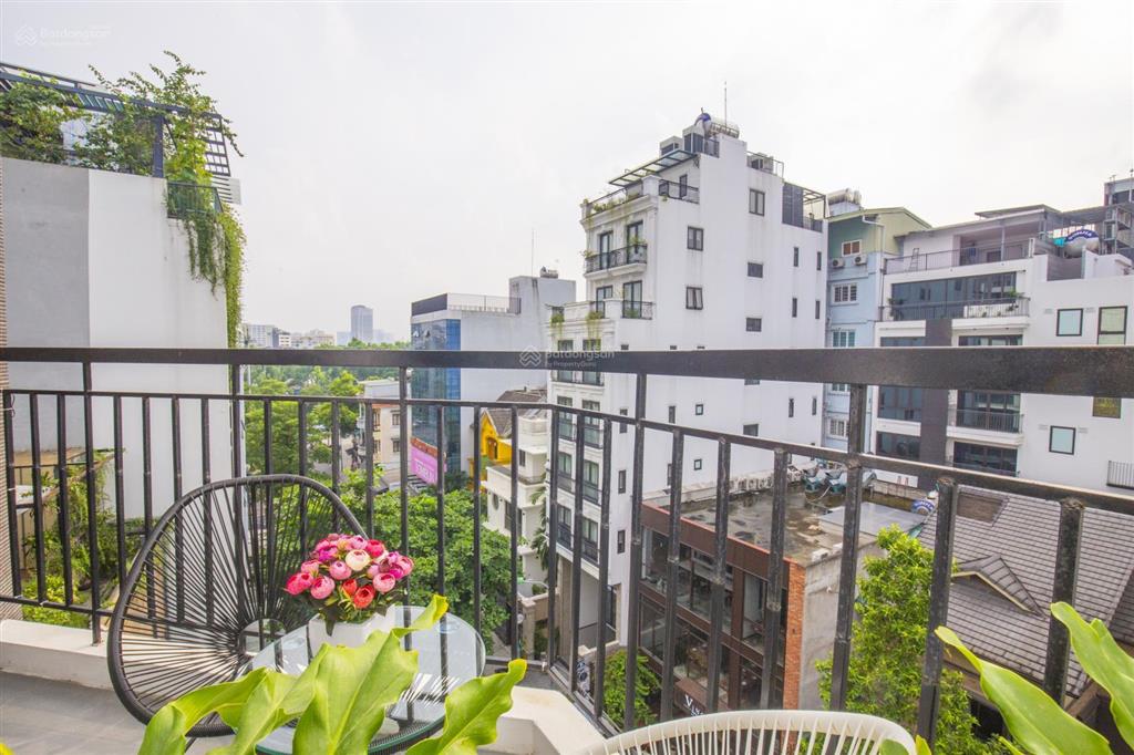 Cho thuê chdv 2 phòng ngủ tại phố linh lang  full đồ đẹp  vào ở luôn  có xuất vat  bv 24/24h