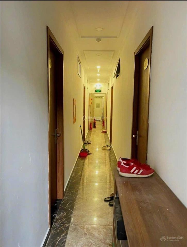 Bán nhà dòng tiền chdv ở phố võ chí công  có tổng 76 phòng khép kín  cho thuê thầu 300tr/th