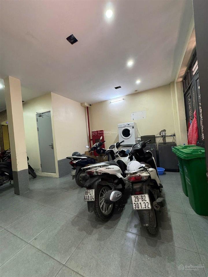 Bán nhà dòng tiền chdv ở phố võ chí công  có tổng 21 phòng khép kín doanh thu hàng tháng 100tr/th