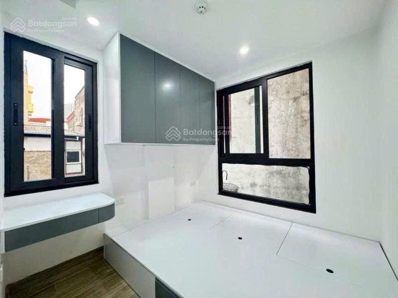 Bán nhà dòng tiền chdv ở phố nguyễn khang  có tổng 32 phòng khép kín  ôtô đỗ  vận hành 180tr