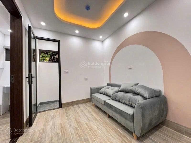 Bán nhà dòng tiền chdv ở phố nguyễn khang  có tổng 32 phòng khép kín  ôtô đỗ  vận hành 180tr