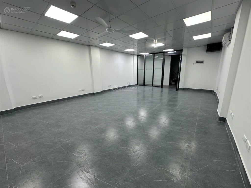Cho thuê văn phòng ngay ngã tư nguyễn xiển khuất duy tiến, 60 m2/tầng, sàn thông đẹp như ảnh