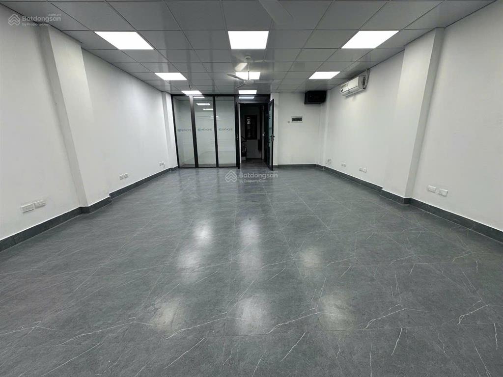 Cho thuê văn phòng ngay ngã tư nguyễn xiển khuất duy tiến, 60 m2/tầng, sàn thông đẹp như ảnh