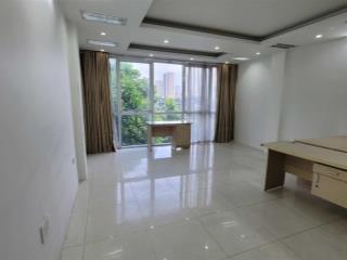 Cho thuê văn phòng khuất duy tiến, diện tích 30 m2, phòng vuông vắn thoáng đẹp