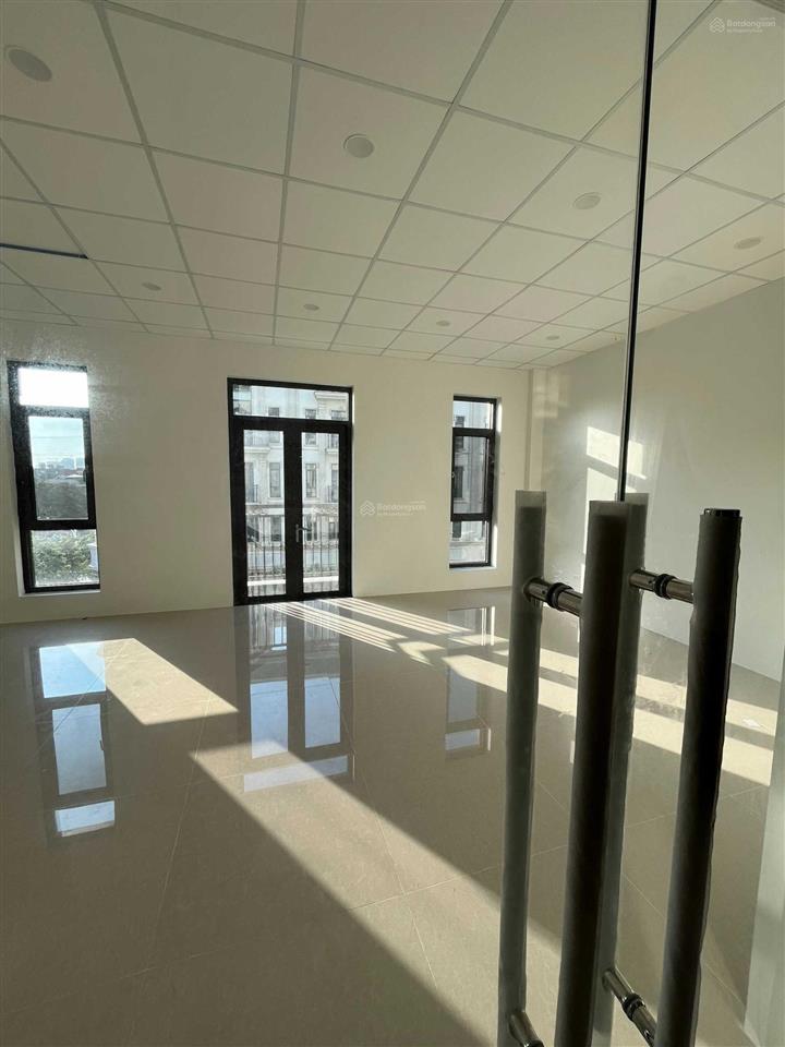 Cho thuê văn phòng tại him lam vạn phúc, 90 m2/tầng gồm 2 phòng làm việc