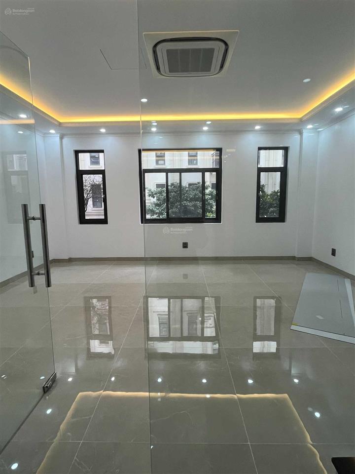 Cho thuê văn phòng tại him lam vạn phúc, 90 m2/tầng gồm 2 phòng làm việc