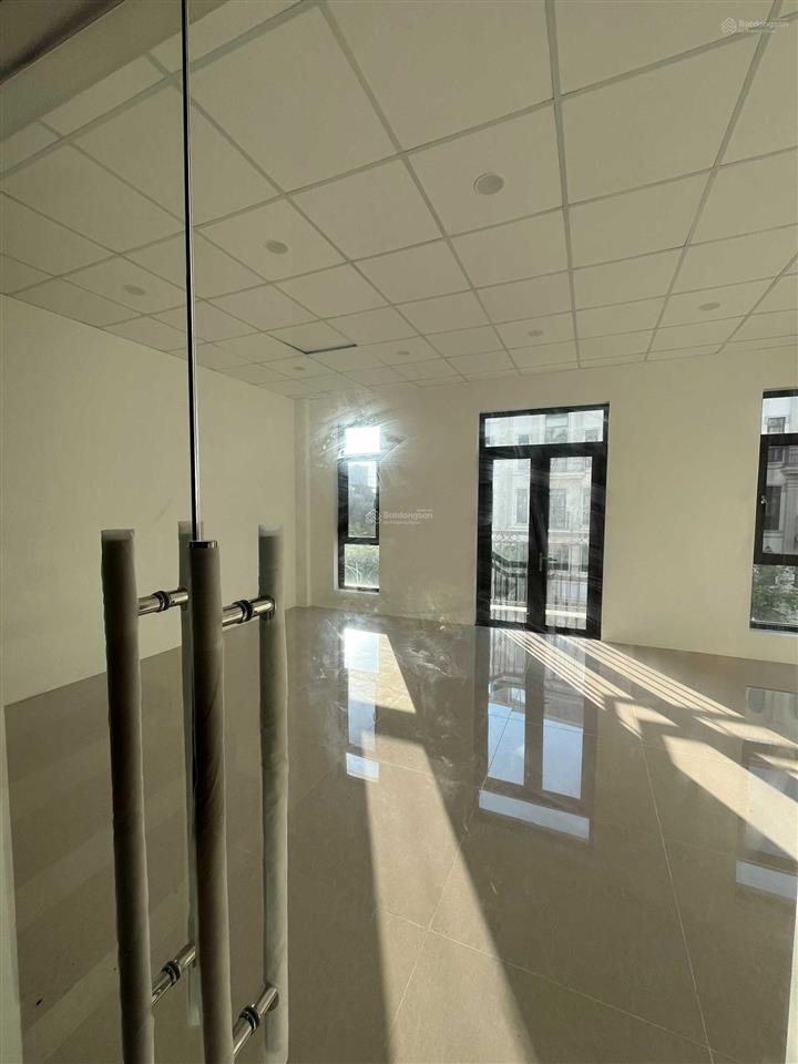 Cho thuê văn phòng tại him lam vạn phúc, 90 m2/tầng gồm 2 phòng làm việc