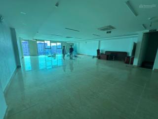 Cho thuê văn phòng vạn phúc  ngay ngã tư vạn phúc, sàn 150m2/tầng, thông sàn, view thoáng