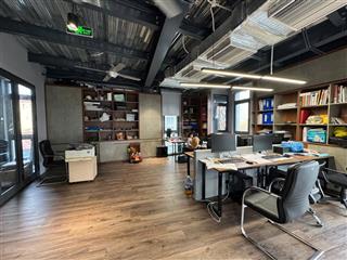 Cho thuê văn phòng làng việt kiều châu âu, diện tích 70m2/tầng, sàn thông, sàn gỗ điều hòa