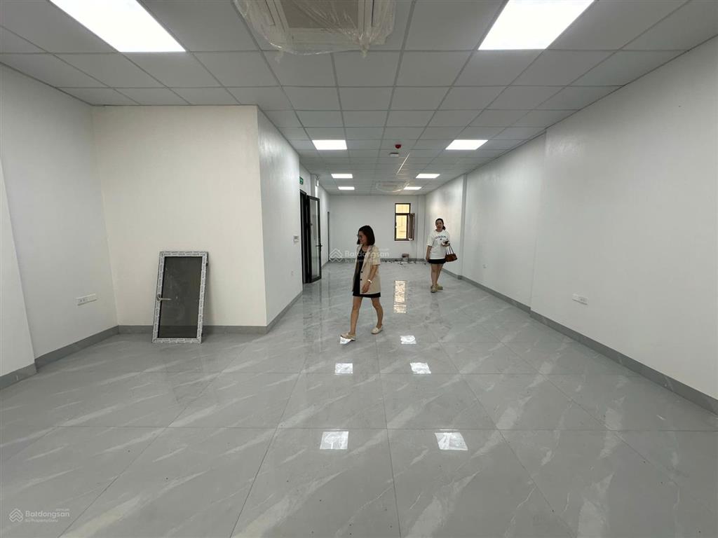 Cho thuê sàn 90 m2 sàn thông, mới đẹp như ảnh, phù hợp làm vp, đào tao, spa