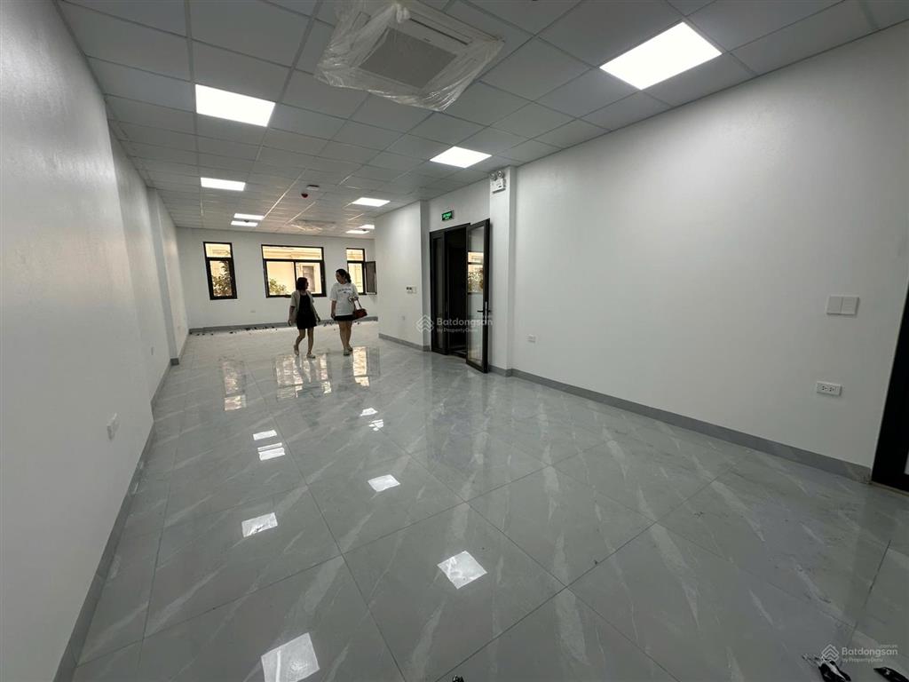 Cho thuê sàn 90 m2 sàn thông, mới đẹp như ảnh, phù hợp làm vp, đào tao, spa