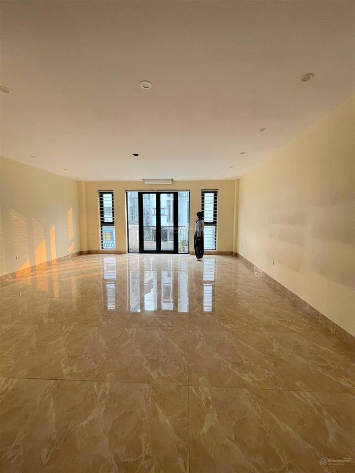 Cho thuê liền kề tố hữu, 90 m2. x5 tầng, thang máy, sàn thông đẹp