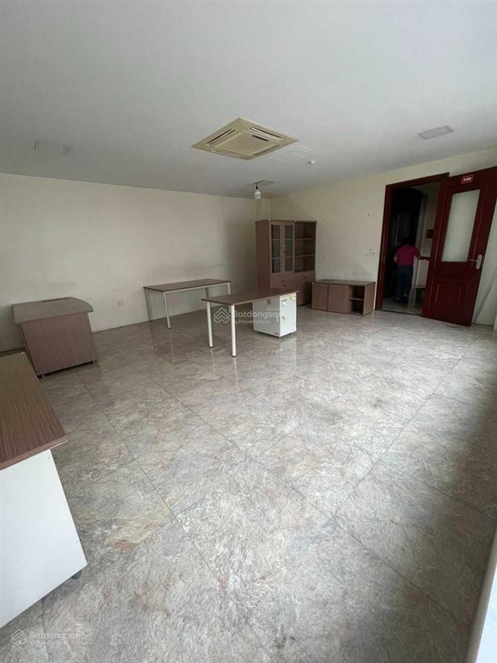 Cho thuê văn phòng khuất duy tiến, gần thăng long number one, 45 m2, tòa nhà 8 tầng