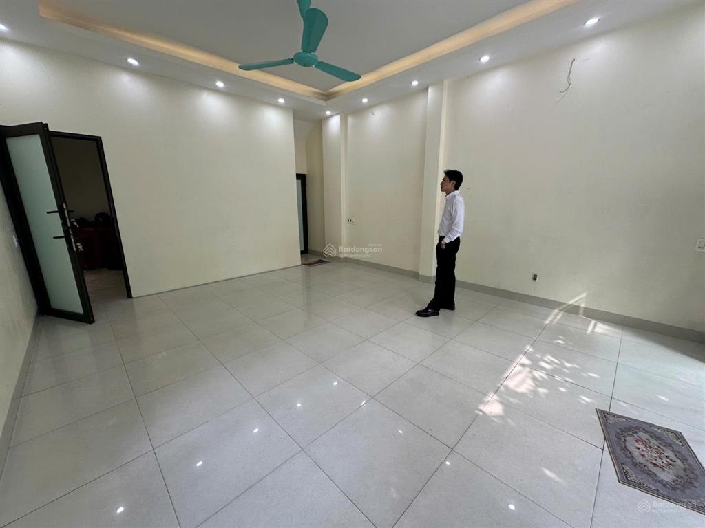 Cho thuê văn phòng tầng 1  riêng biệt 32m2 giá tốt chỉ 5 tr/tháng  thuê ngay