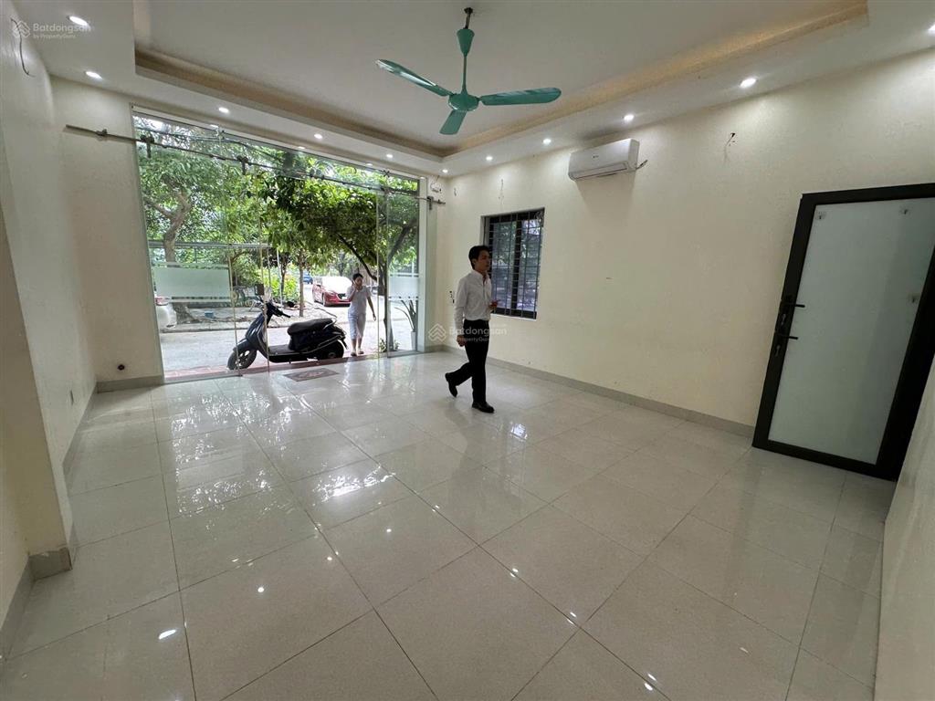 Cho thuê văn phòng tầng 1  riêng biệt 32m2 giá tốt chỉ 5 tr/tháng  thuê ngay