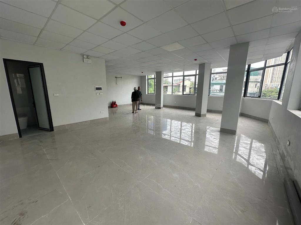 Cho thuê sàn văn phòng mới đẹp nguyễn xiển, sàn thông như ảnh 12 tr/tháng còn 1 tầng hiếm có